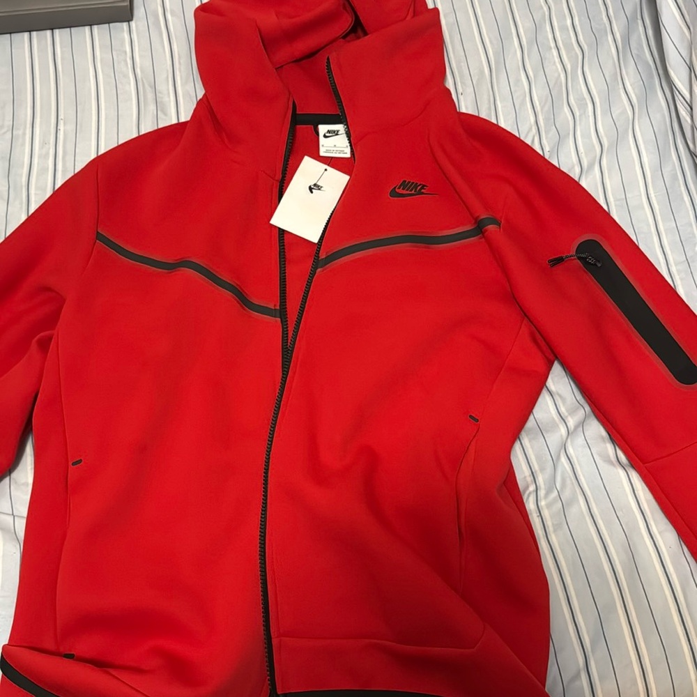 red og nike tech